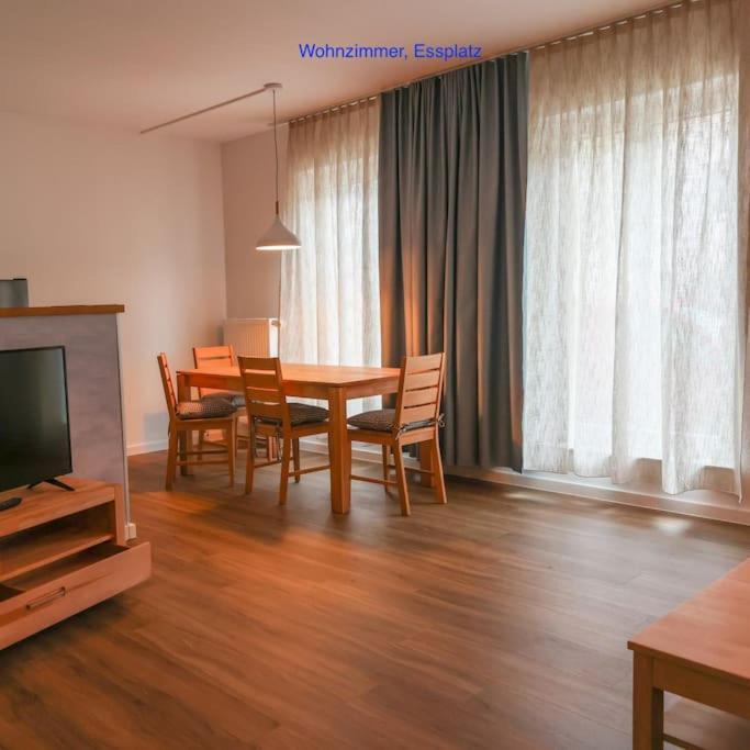 Freundliche Wohnung Mit Parkplatz Und Terrasse Neubrandenburg Exterior photo