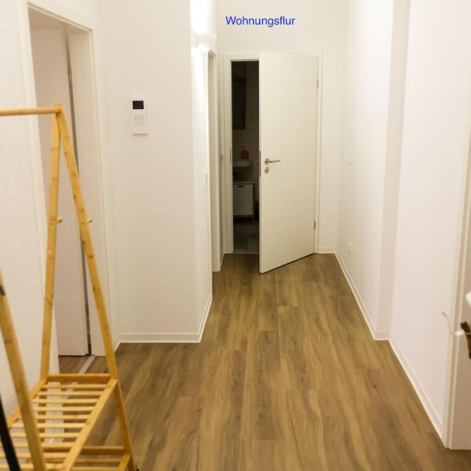 Freundliche Wohnung Mit Parkplatz Und Terrasse Neubrandenburg Exterior photo