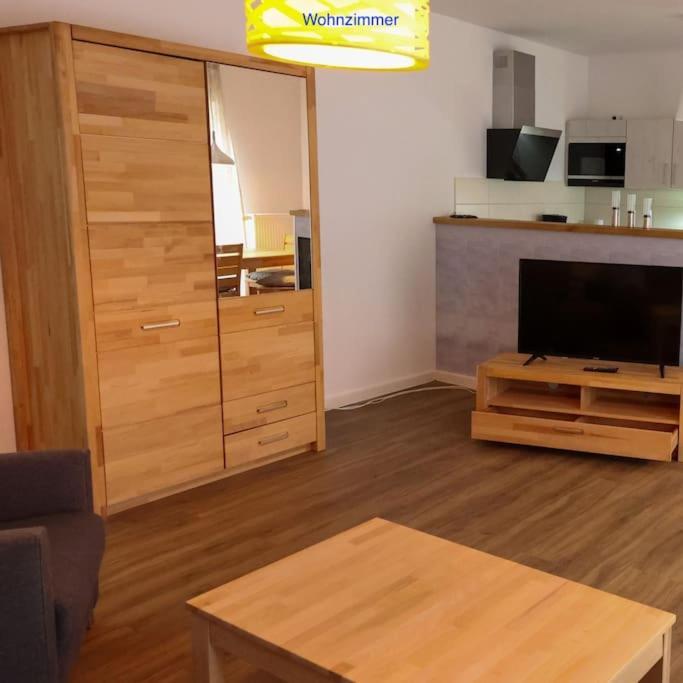 Freundliche Wohnung Mit Parkplatz Und Terrasse Neubrandenburg Exterior photo